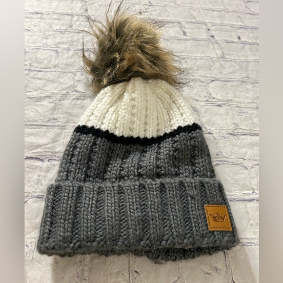 THREAD SHED WINTER WONDERLAND MULTI COLORED FLEECE LINED WOMENS HAT FUR POM O/S - Picture 2 of 9